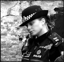 Женщина-полицейский